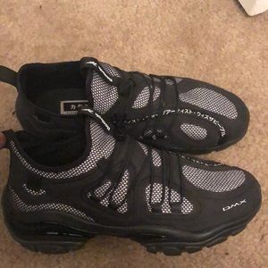 Men’s reebok sneakers size - 9 (US)